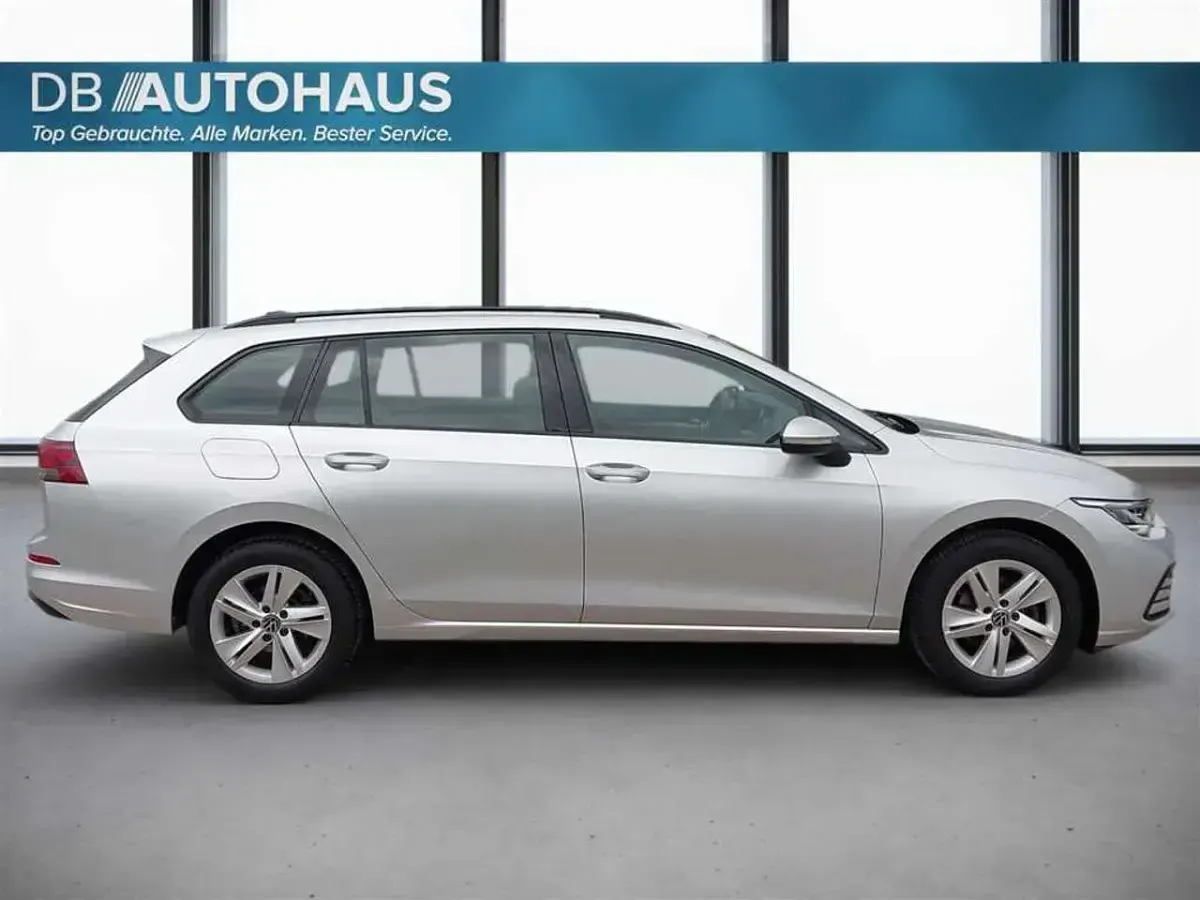 Gebraucht VW Golf VIII Life 110 PS (80 kW) 2022 Silber Kombi