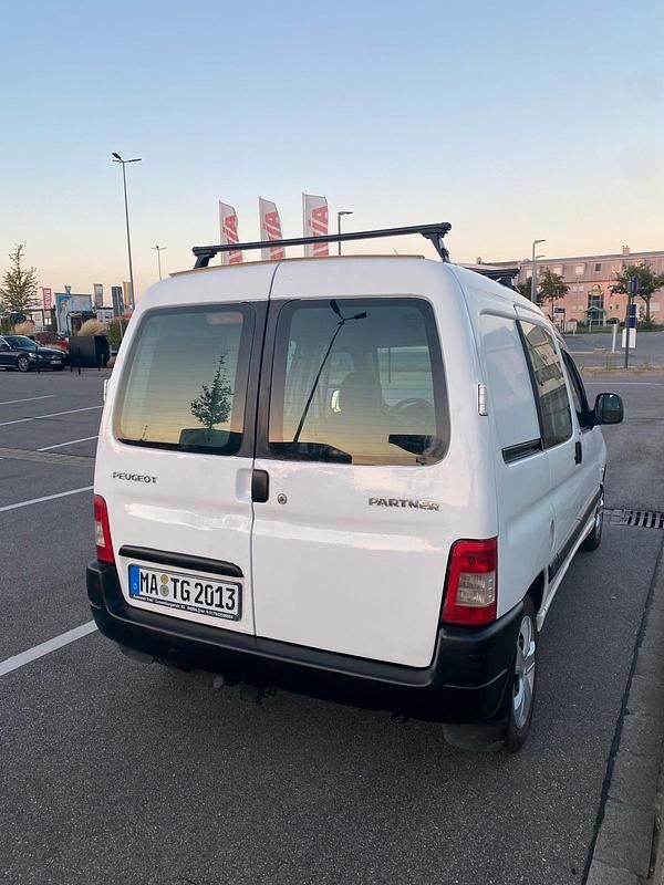 Weiß Gebraucht 2007 Peugeot Partner Van / Kleinbus | 3.180 € - Bild 1/4