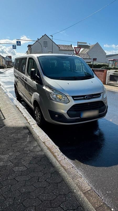 Gebraucht Ford Tourneo 125 PS (91 kW) 2013 Silber Van / Kleinbus