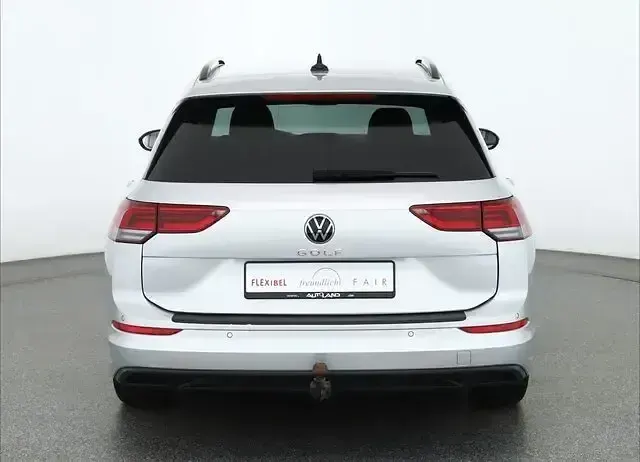 Gebraucht VW Golf VIII Life 150 PS (110 kW) 2022 Silber Kombi