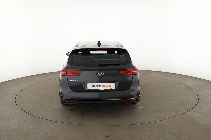 Gebraucht Kia Ceed Vision 140 PS (102 kW) 2020 Grau Kleinwagen