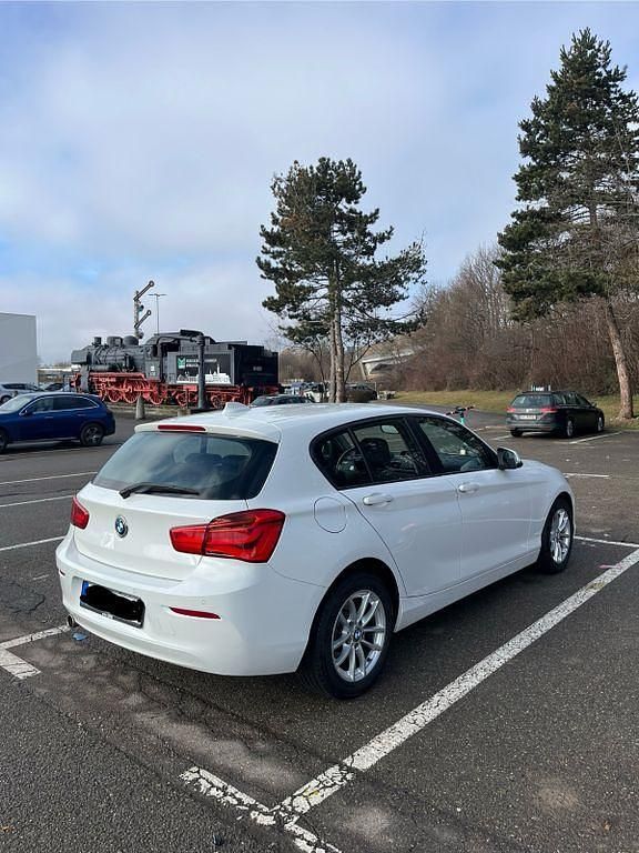 Gebraucht BMW 116 Advantage 116 PS (85 kW) 2016 Weiß Kleinwagen