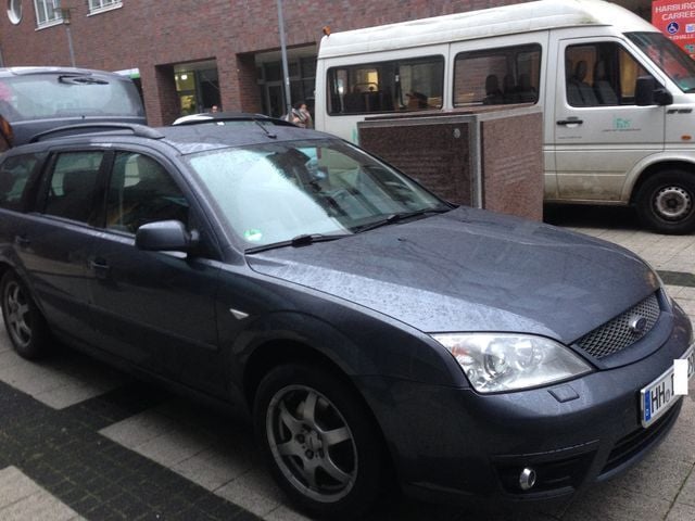 Grau metallic Gebraucht 2004 Ford Mondeo Ghia Kombi | 6.599 € - Bild 1/4