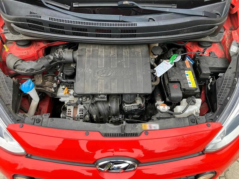 Gebraucht Hyundai i10 83 PS (61 kW) 2018 Rot Kleinwagen