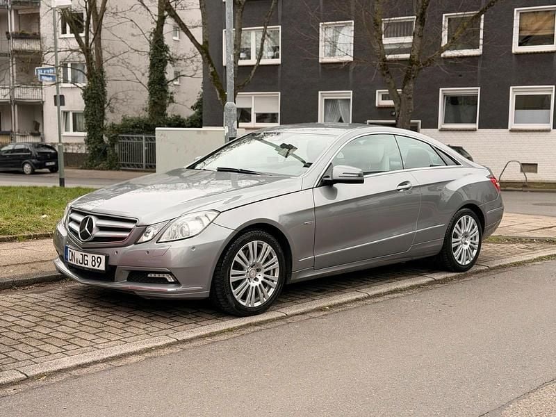 Gebraucht Mercedes E350 231 PS (169 kW) 2010 Grau Coupé