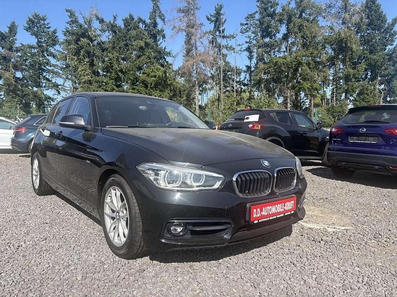 Black sapphire metallic Gebraucht 2018 BMW 118 Sport Line Kleinwagen | 14.200 € (Superpreis) - Bild 1/4