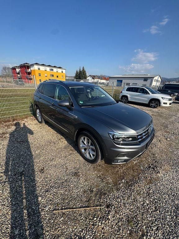 Grau Gebraucht 2018 VW Tiguan Allspace Highline SUV | 15.999 € (Superpreis) - Bild 1/4