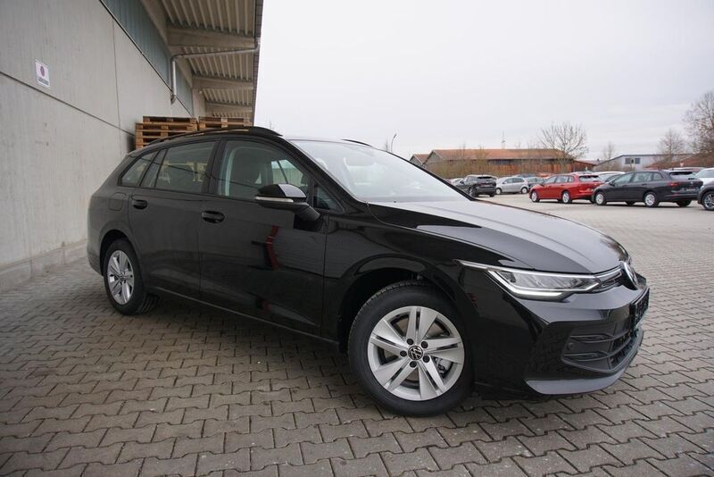 Gebraucht VW Golf VIII 116 PS (85 kW) 2024 Grenadillschwarz metallic Kombi