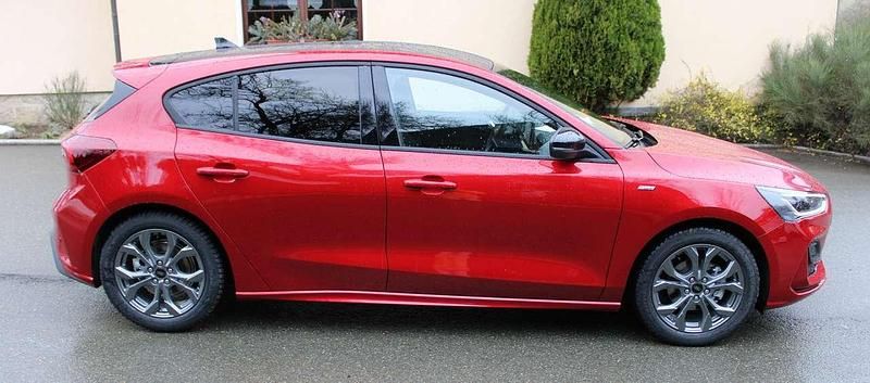 Gebraucht Ford Focus ST-Line 125 PS (91 kW) 2023 Fantastic red Limousine