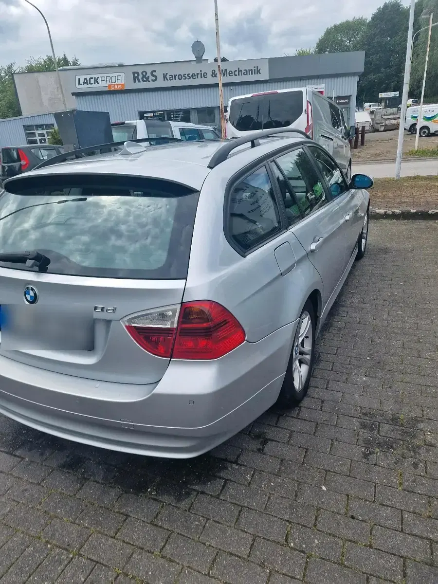 Gebraucht BMW 320 177 PS (130 kW) 2008 Grau Limousine