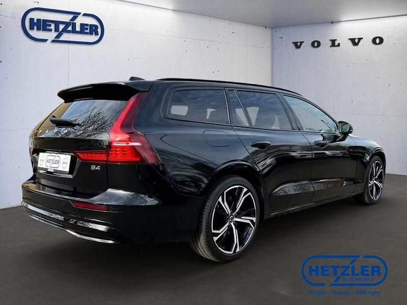 Gebraucht Volvo V60 Plus 197 PS (144 kW) 2025 Schwarz Kombi