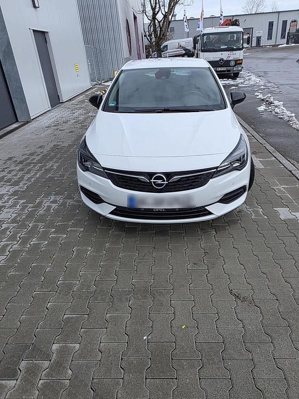 Gebraucht Opel Astra Edition 131 PS (96 kW) 2020 Weiß Coupé