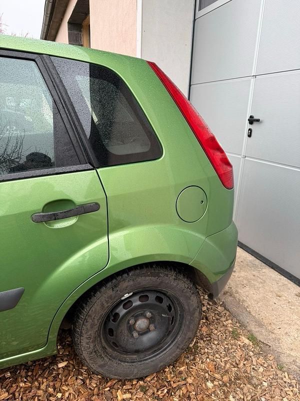 Gebraucht Ford Fiesta 75 PS (55 kW) 2006 Grün Kleinwagen