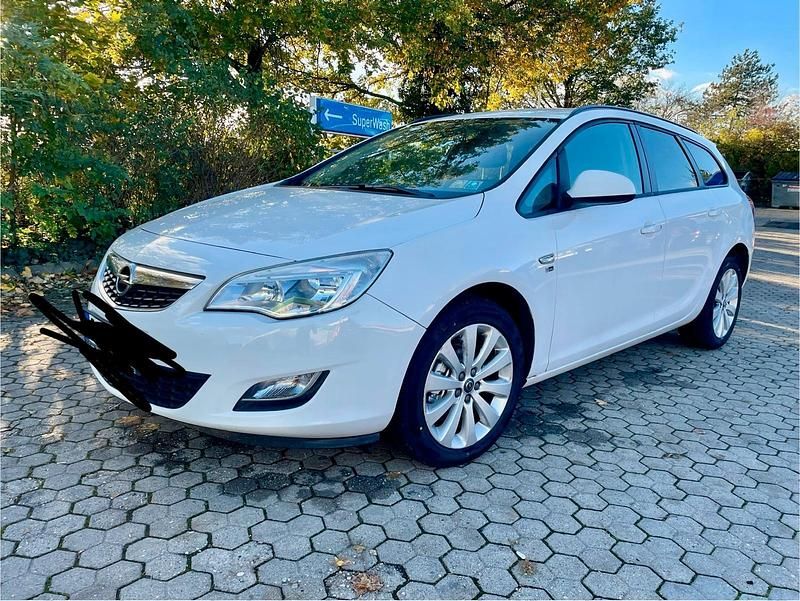 Gebraucht Opel Astra 140 PS (102 kW) 2012 Weiß Kombi