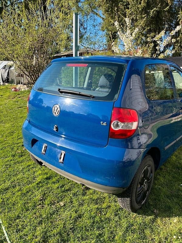 Usata VW Fox 75 CV (55 kW) 2004 Blu Utilitaria