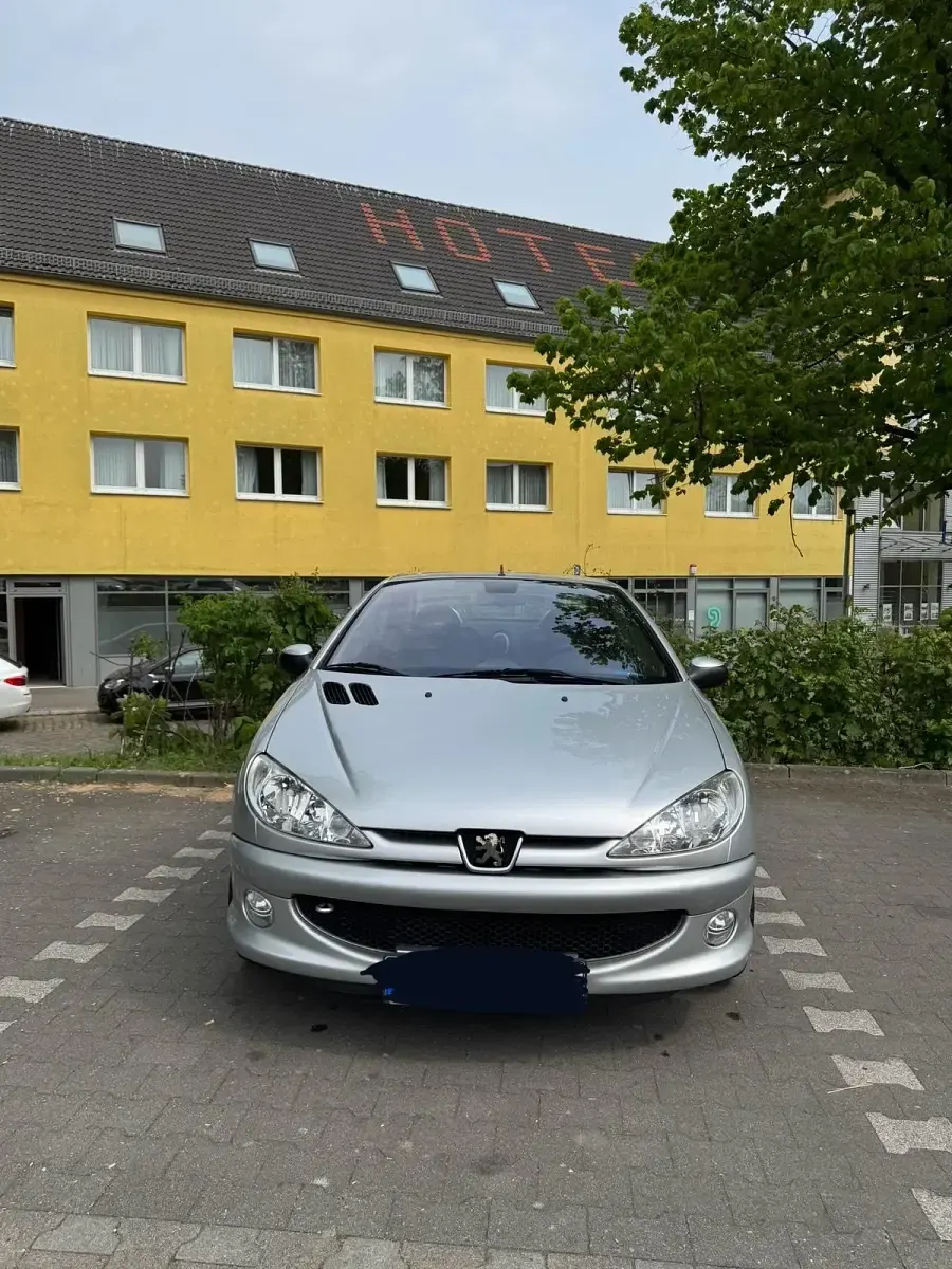 Gebraucht Peugeot 206 CC 113 PS (83 kW) 2005 Silber Cabrio