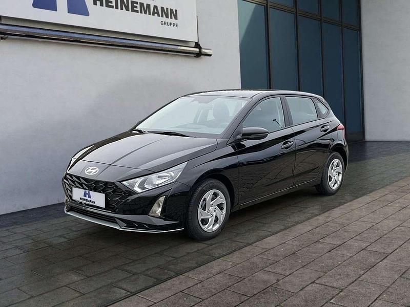 Schwarz Gebraucht 2025 Hyundai i20 Select Limousine | 19.990 € (Fairer Preis) - Bild 1/4