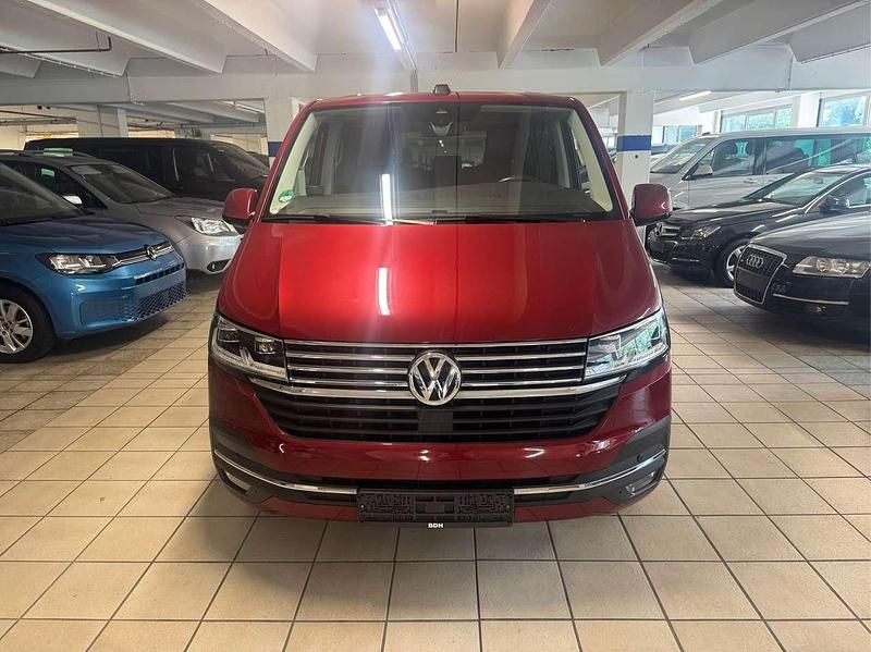 Używany VW Multivan Highline 204 KM (150 kW) 2022 Czerwony Minivan