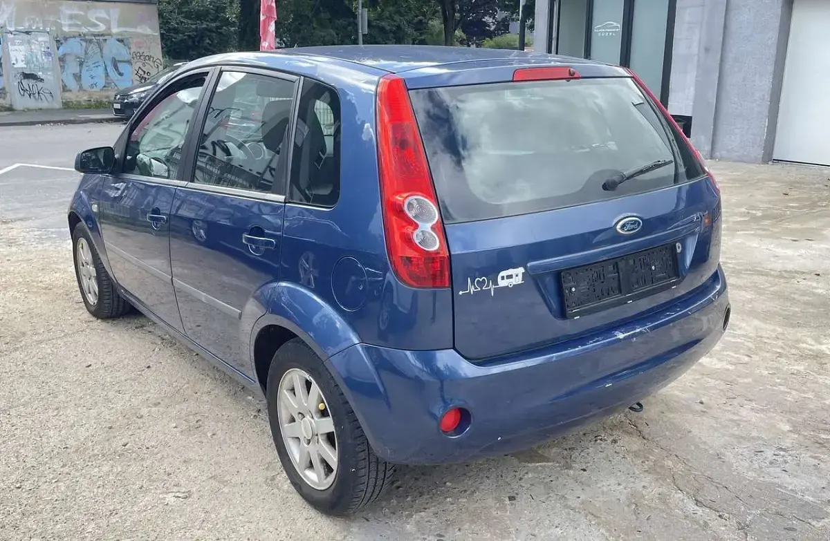 Gebraucht Ford Fiesta 80 PS (58 kW) 2008 Blau Kleinwagen