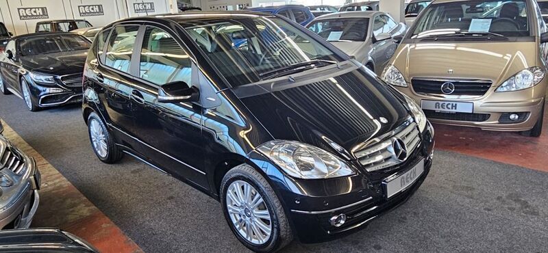 Schwarz Gebraucht 2009 Mercedes A150 Elegance Limousine | 11.000 € - Bild 1/3