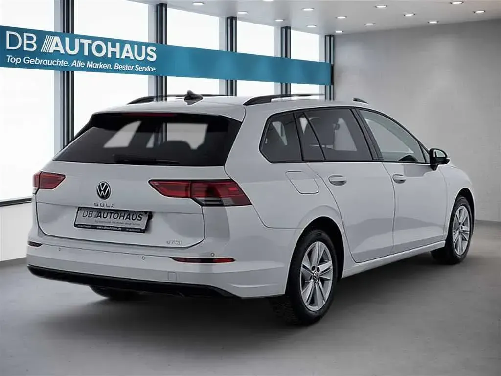 Gebraucht VW Golf VIII Life 150 PS (110 kW) 2024 Weiß Kombi