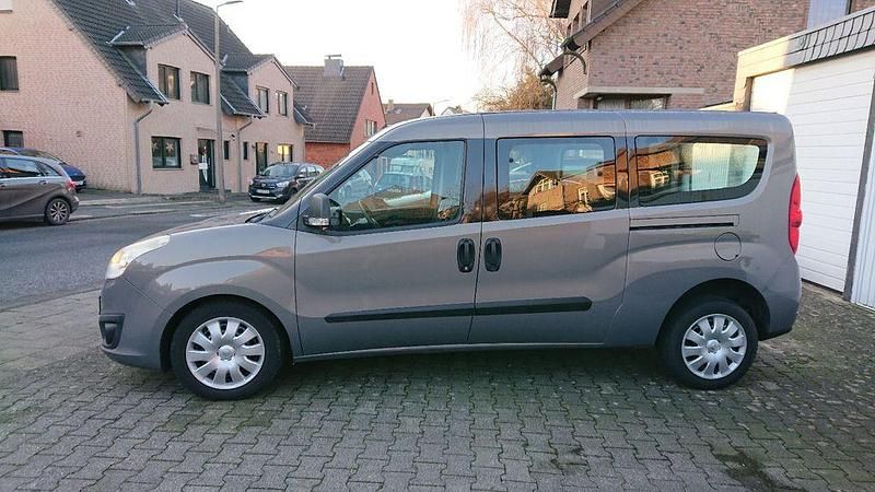 Gebraucht Opel Combo Selection 105 PS (77 kW) 2013 Grau Van / Kleinbus