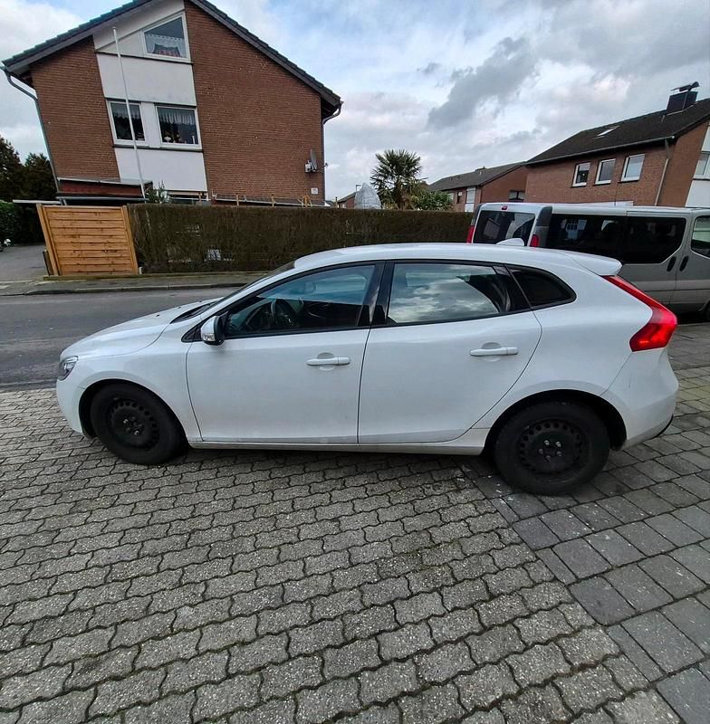 Gebraucht Volvo V40 120 PS (88 kW) 2014 Weiß Limousine