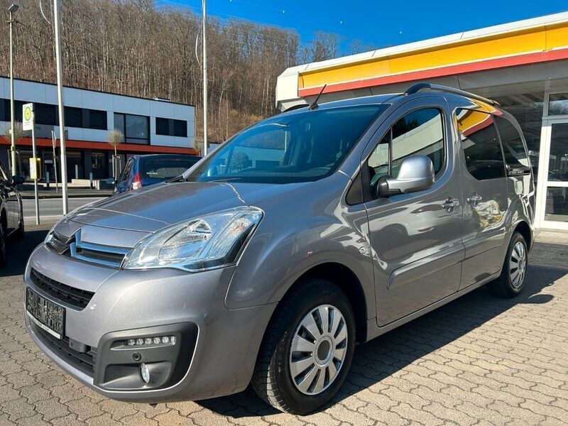 Grau Gebraucht 2017 Citroën Berlingo SELECTION Van / Kleinbus | 12.990 € (Teuer) - Bild 1/4