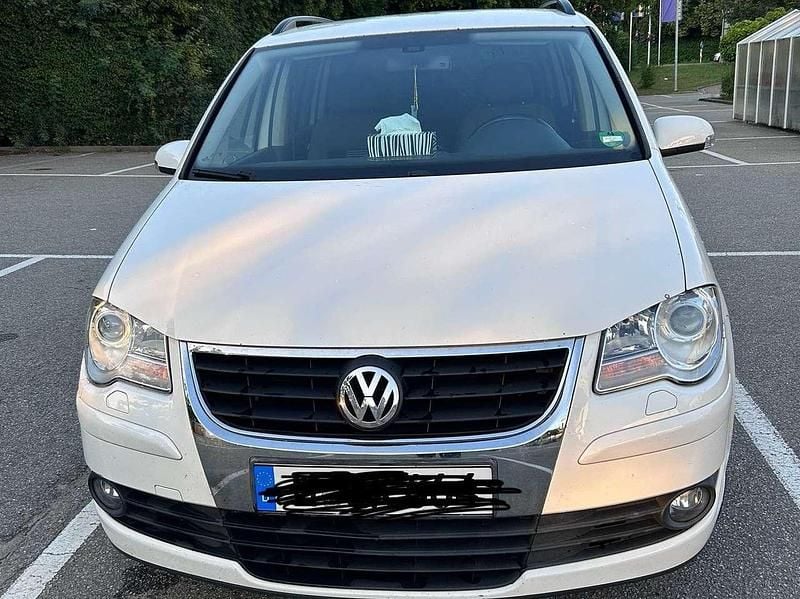 Weiß Gebraucht 2008 VW Touran United Van / Kleinbus | 2.599 € (Superpreis) - Bild 1/4