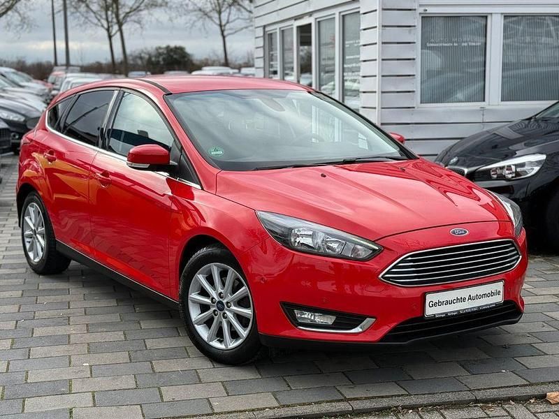 Gebraucht Ford Focus Titanium 125 PS (91 kW) 2018 Rot Limousine