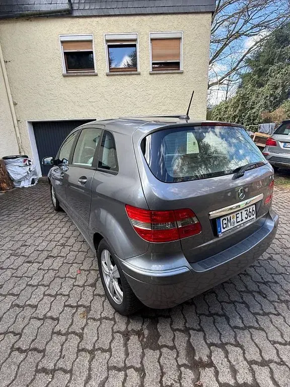Gebraucht Mercedes B200 136 PS (100 kW) 2010 Van / Kleinbus