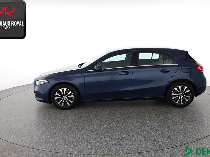 Gebraucht Mercedes A200 Style 150 PS (110 kW) 2020 Denimblau Limousine