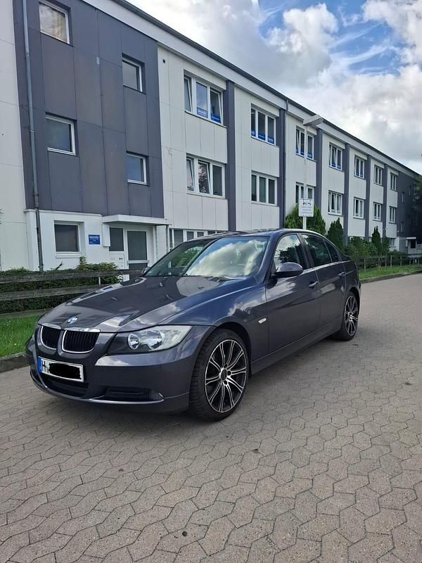 Gebraucht BMW 318 129 PS (94 kW) 2006 Grau Limousine