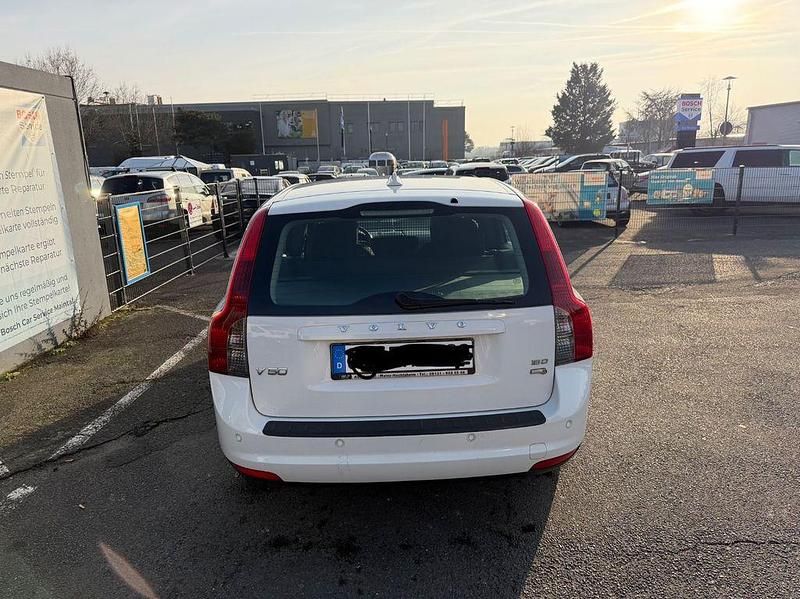 Gebraucht Volvo V50 Momentum 109 PS (80 kW) 2009 Weiß Kombi