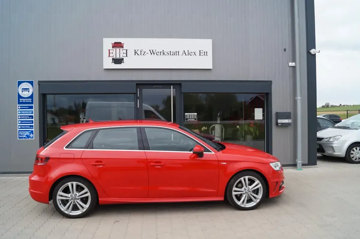 Używany Audi A3 Advanced 179 KM (131 kW) 2014 Czerwony Hatchback