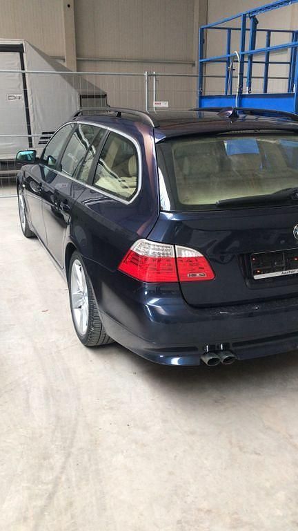 Gebraucht BMW 530 272 PS (200 kW) 2007 Blau Kombi