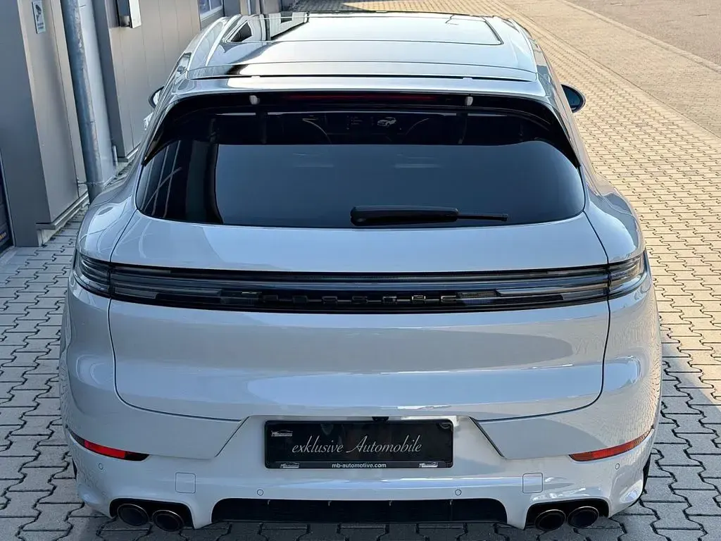 Gebraucht Porsche Cayenne 354 PS (260 kW) 2024 Racetrackgrey/kreide/crayon/ch SUV