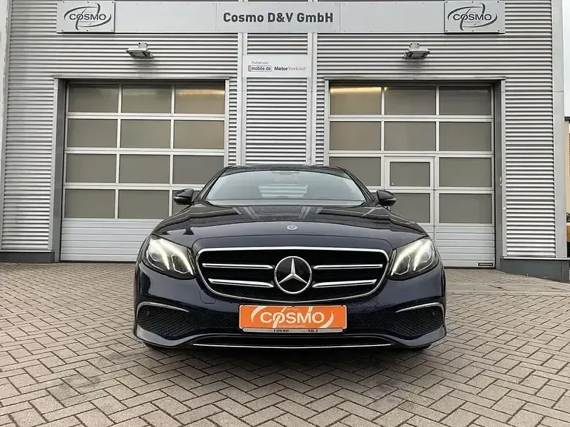 Gebraucht Mercedes E300 245 PS (180 kW) 2019 Blau Limousine