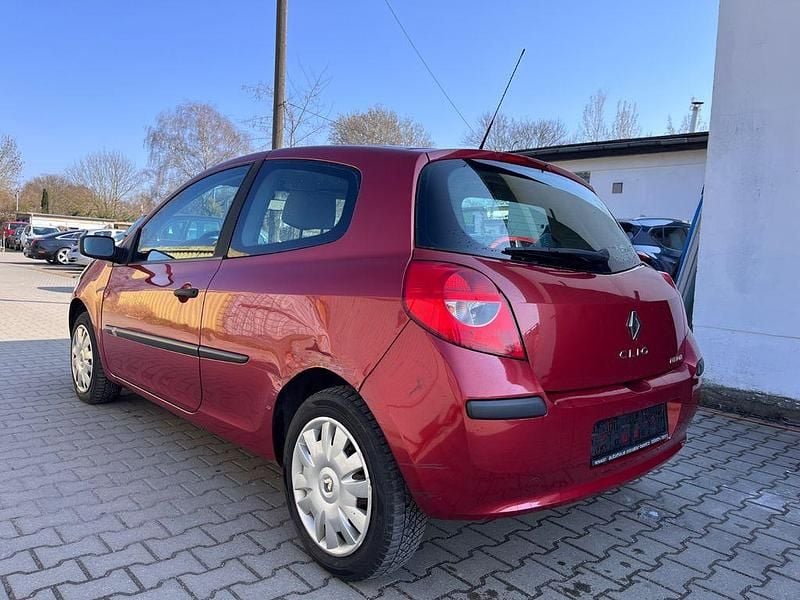 Gebraucht Renault Clio III Expression 75 PS (55 kW) 2005 Rot Kleinwagen