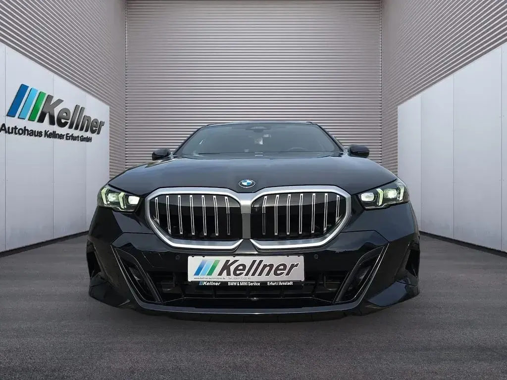 Gebraucht BMW 520 M Sport 197 PS (144 kW) 2025 Schwarz Limousine