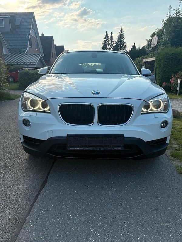 Weiß Gebraucht 2014 BMW X1 Sport Line SUV | 13.500 € (Fairer Preis) - Bild 1/4