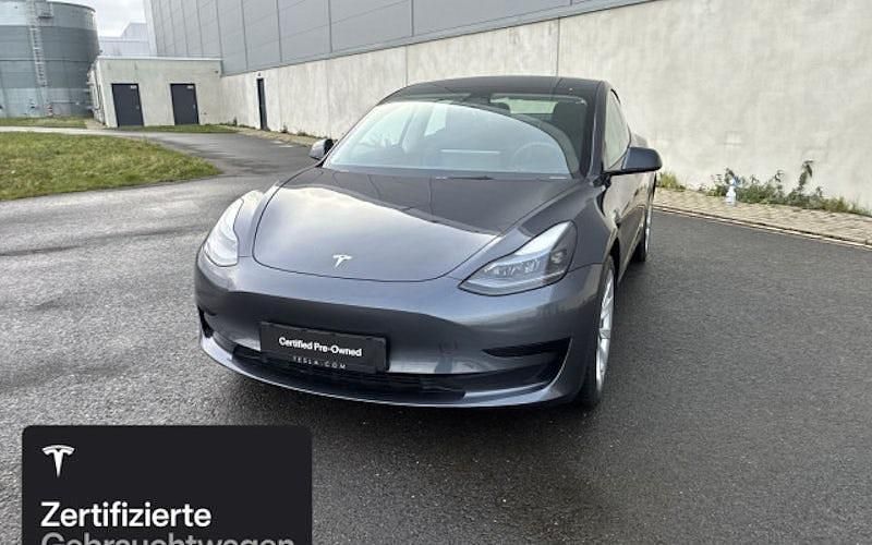Silber Gebraucht 2022 Tesla Model 3 Standard Range Limousine | 32.700 € (Etwas zu teuer) - Bild 1/4