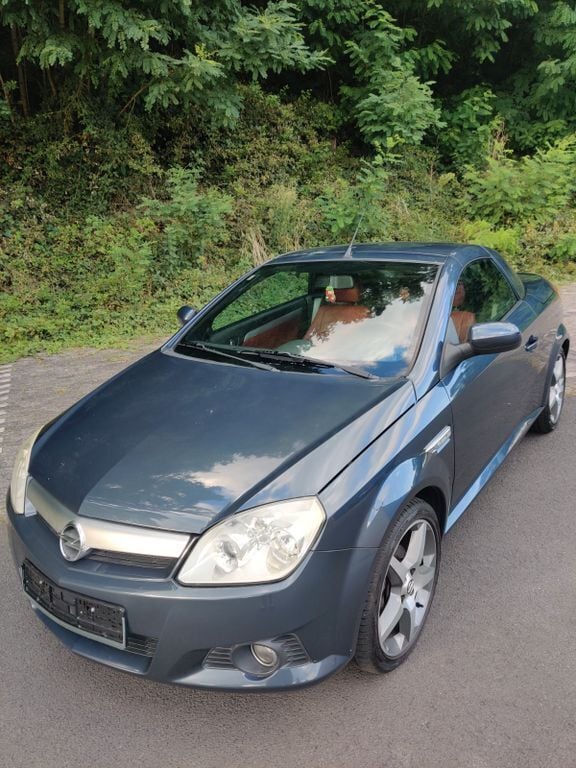 Grau Gebraucht 2006 Opel Tigra Edition Cabrio | 2.500 € (Fairer Preis) - Bild 1/4
