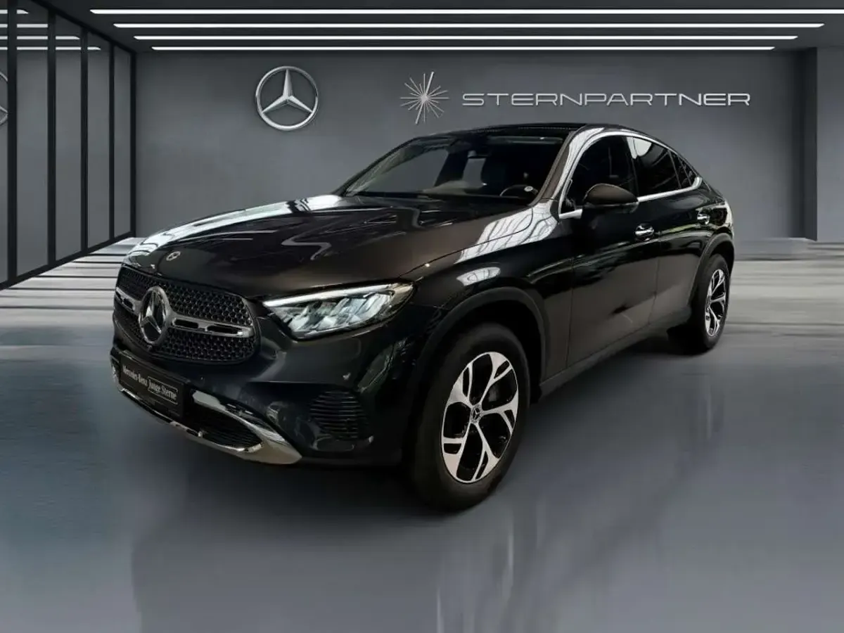 Gebraucht Mercedes GLC300e 197 PS (144 kW) 2025 Grau Coupé