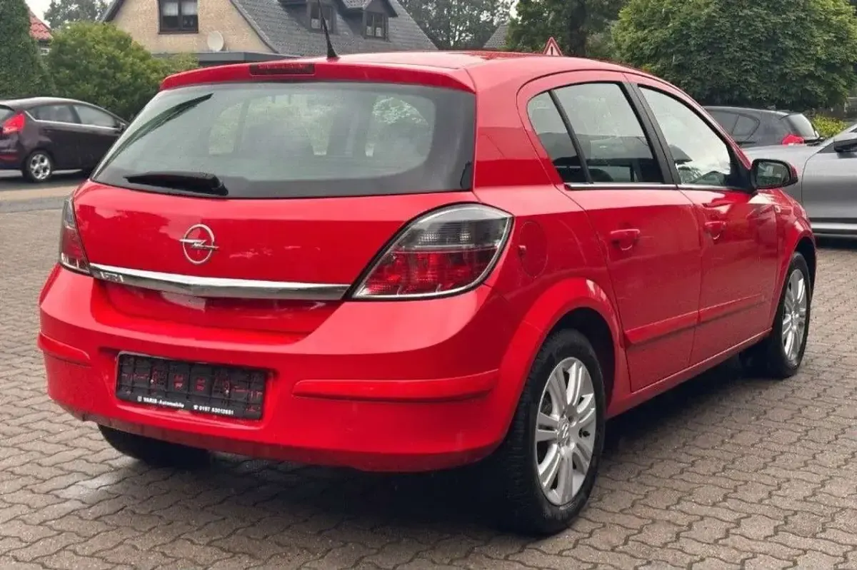 Gebraucht Opel Astra 101 PS (74 kW) 2009 Rot Kleinwagen