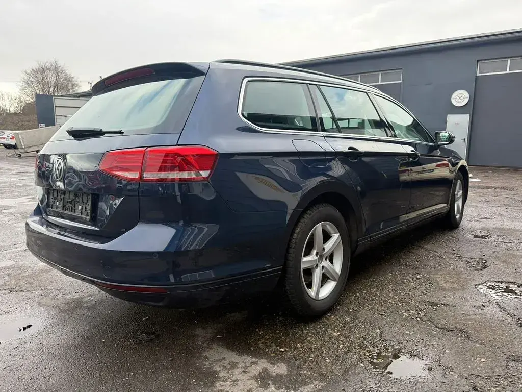 Gebraucht VW Passat Comfortline 150 PS (110 kW) 2015 Blau Kombi