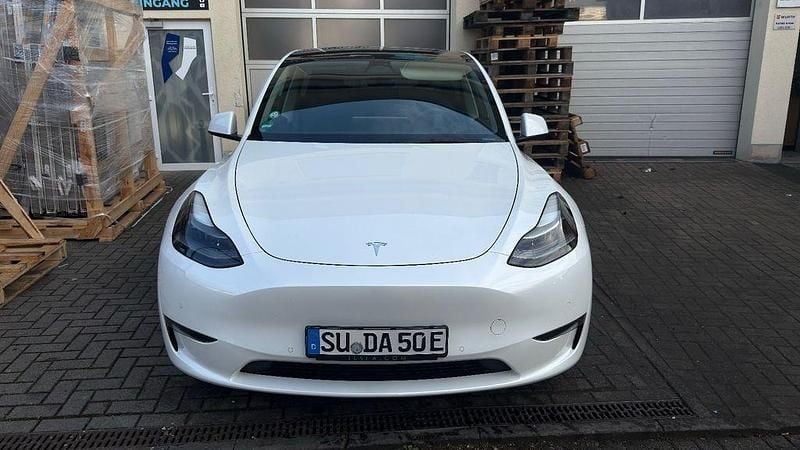 Weiß Gebraucht 2022 Tesla Model Y Performance SUV | 33.900 € (Fairer Preis) - Bild 1/4