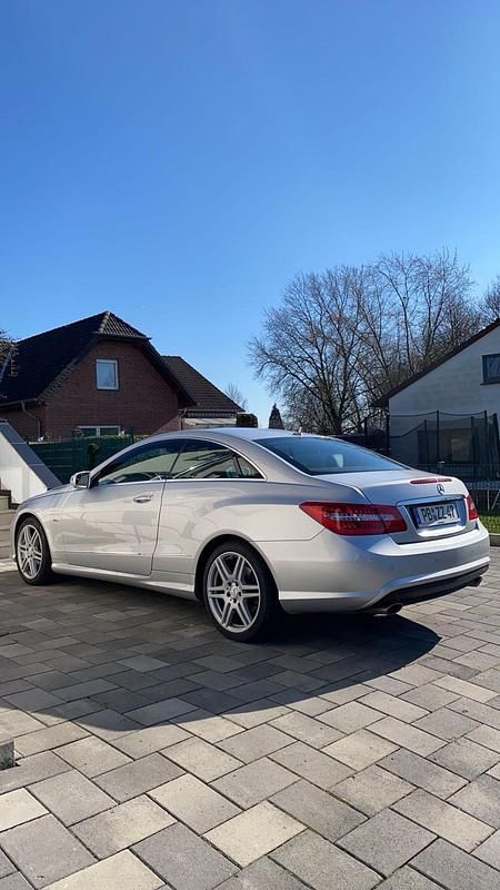 Silber Gebraucht 2009 Mercedes E350 AMG Coupé | 9.500 € (Guter Preis) - Bild 1/4