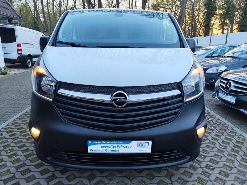 Weiß Gebraucht 2016 Opel Vivaro Van / Kleinbus | 6.999 € - Bild 1/2