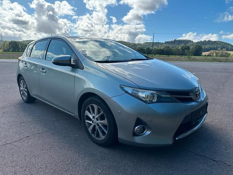 Grau Gebraucht 2013 Toyota Auris Kleinwagen | 5.999 € (Guter Preis) - Bild 1/4